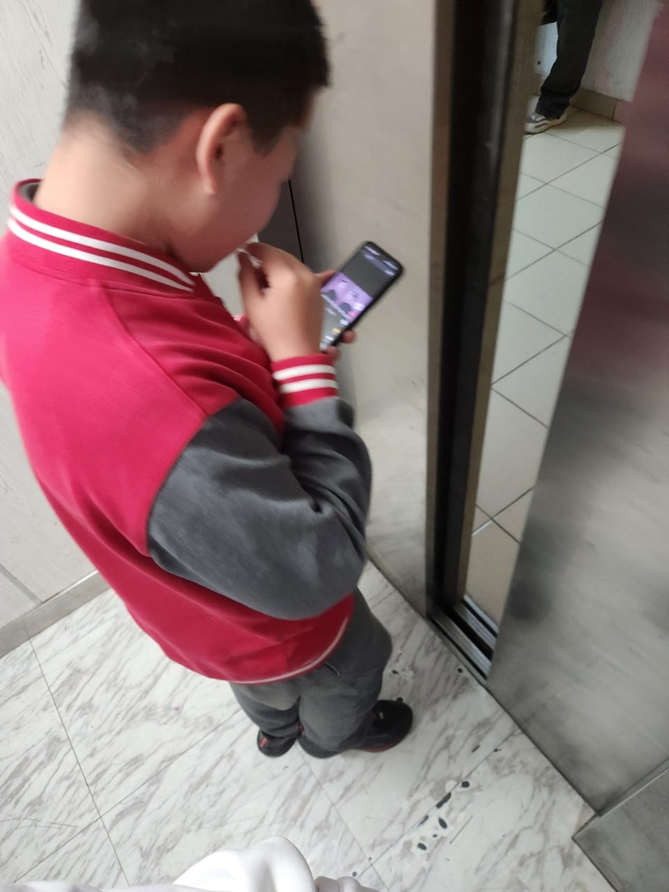 https://media.pincong.rocks/22413989304e4594a6c86b18fa6da337.jpg?width=960&height=1280