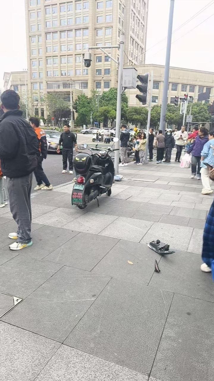 https://media.pincong.rocks/80fde8220a6d4f3083f119682f4a981f.jpg?width=720&height=1280