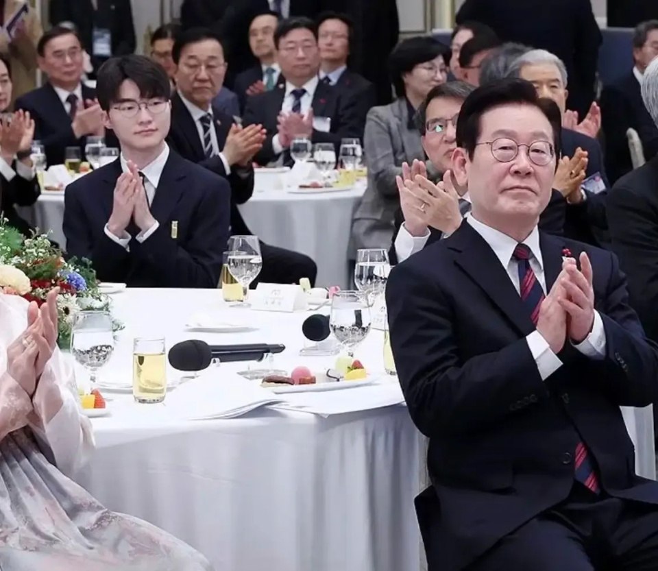 https://media.pincong.rocks/81a96753d0864352a3b5e1004af94ba0.jpg?width=960&height=833