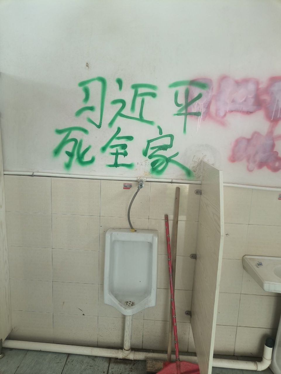 https://media.pincong.rocks/a040530b2e184e8ca0a112e8d845a9ff.jpg?width=961&height=1280