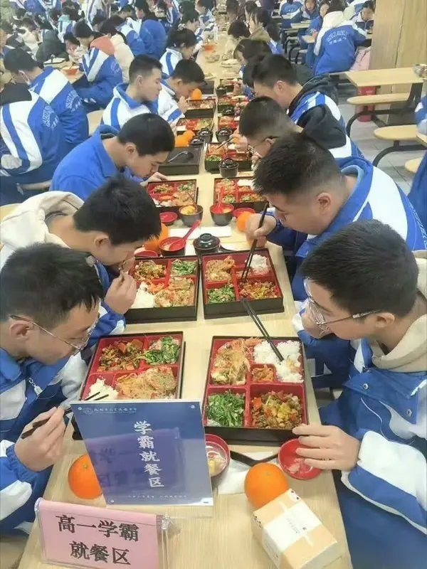https://media.pincong.rocks/c80e41d16a6647d58ca9a4034a2f7f68.jpg?width=600&height=800
