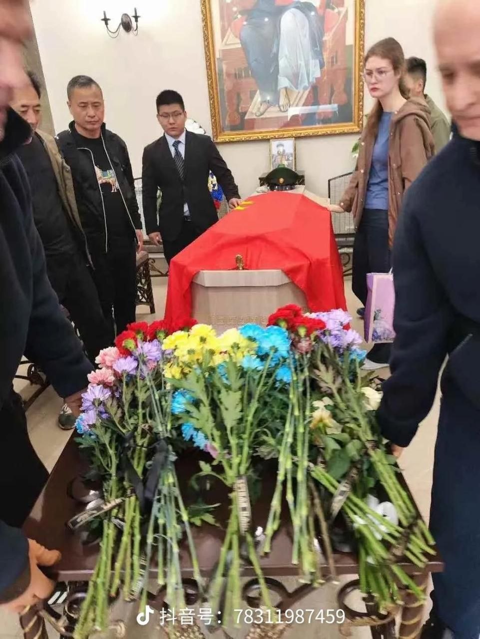 https://media.pincong.rocks/ce8c9b6739cd4f5884fd47a535abbccb.jpg?width=961&height=1280