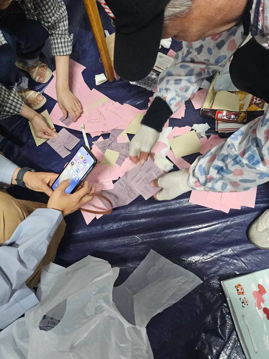 https://media.pincong.rocks/fef17d98e14749a687b39ba8e983711f.jpg?width=900&height=1200